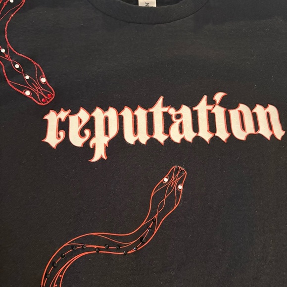 Taylor Swift Unique Reputation Sparkle Snake Tshirt. EUC.‎ Women's Small. - Picture 7 of 8